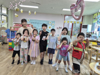 초등학생과 유치원생이 함께 꿈을 함께 표현해요