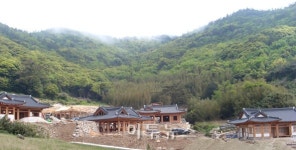 진도군 조도면 신전마을, 전통 한옥마을로 탈바꿈