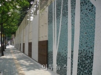삭막한 초등학교 옹벽 자연친화 공간으로 재탄생