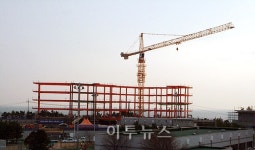 [현장르포-내년 3월 개교 앞둔 한전 원자력대학원대학교 공사현장] 원자력 리더급 전문인력 양성