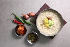 황기순의 칼국수&왕돈까스, 사골칼국수 출시…지속적인 신메뉴 개발