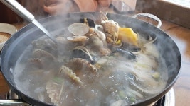 안면도맛집 전통딴뚝칼국수, 화학조미료 사용하지 않은 해물칼국수 제공