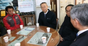 백 장관 주유소 현장방문…최저임금 인상 협조 당부