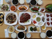 변산반도 부안 맛집 곰소포구식당, 곰소항과 내소사에 이은 다양한 젓갈코스로 눈길