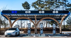 서여주휴게소 창원방향에 목재 캐노피 전기차충전소 개소