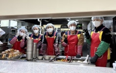 맛있는 한 끼, 따뜻한 마음 완미족발, 저소득층 어르신 위한 선물 기부 및 배식 봉사