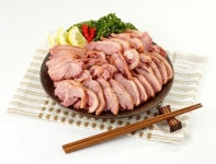 롯데마트, 훈제오리 한 마리 7700원 판매