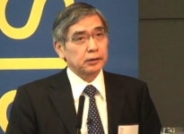 구로다 소비세 인상 늦어지면 안돼