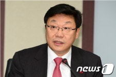 주형환 차관 국제원자재 가격 하락, 물가에 반영할 것