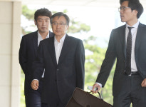 검찰, 배임 혐의 김신종 전 사장 구속영장 청구
