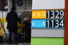 저유가 호재에도 주유소는 울상