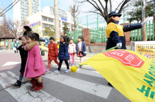 교통사고 줄이기 위해 어린이·노인 보호구역 확대한다