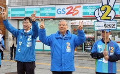 더민주 김종인, 총선 선거운동 마무리도 동대문시장서