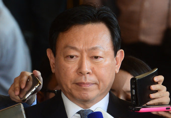 검찰, 신동빈 롯데 회장 구속영장 청구
