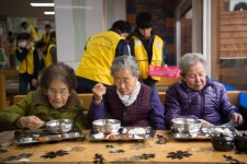 전국천사무료급식소, 독거노인 무료급식활동 눈길