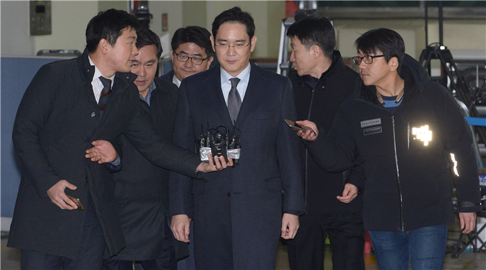 한 전 총리와 관련한 특겍팀, 건진법사, 한덕수씨 구속영장 청구 검토 및 증거 수집 작업 완료