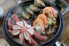  여주 가볼만한곳…신륵사 맛집 황제능이버섯백숙
