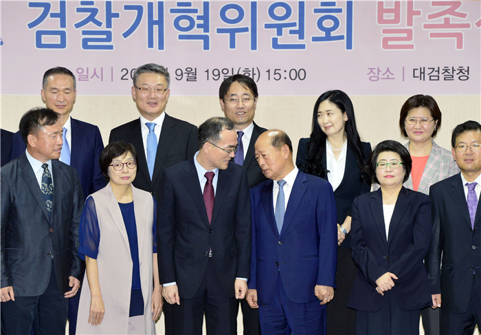 국회 법제사법위, 두 가지 의견 대립하며 검찰개혁 논의 계속되는 가운데