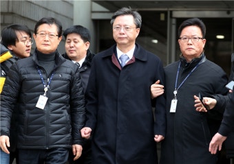 검찰, '국정원 불법 사찰 지시' 우병우 전 수석 구속기소
