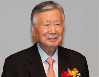 이중근 부영회장 출석 연기 신청서 제출…검찰 
