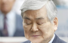 조양호 한진그룹 회장 검찰 출석…죄송하다