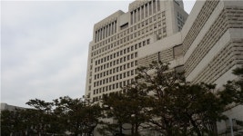 대법원 청사 계단서 숨진 80대 민원인 부검 예정