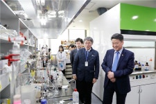 인천 바이오업체, 김학도 중기부 차관 방문에 대·중기 협력 필요