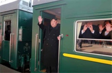 김정은, '전용열차'로 하노이행…김여정 동행(종합)