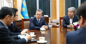 문 대통령 어린이집·유치원·학교, 대용량 공기정화기 지원 강구