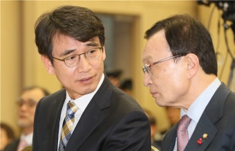 노무현재단, '노 전 대통령 비하사진' 교학사에 민·형사상 소송 방침