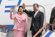 문 대통령, 중앙아 3국순방 출발…신북방 강화