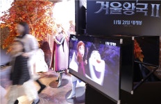 연말 겨울왕국으로 따뜻해진 영화관주