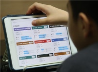 강원랜드, 폐광지 학생들에 학습용 태블릿PC 전달