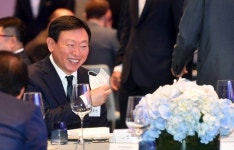 호텔 챙기는 신동빈 회장, 시그니엘 부산 개관식 참석