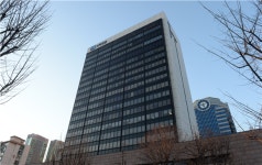 법원 사학교직원, 외부식당 이동하다가 부상…업무상재해