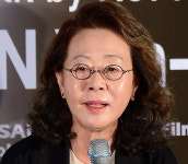 윤여정 “아카데미 후보만으로도 상 탄 거나 같다”