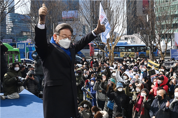 대통령 선거 앞두고 후보들, 유세 활동 강화 중