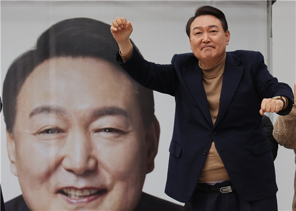 바이든 대통령, 우크라이나 대통령을 푸틴 대통령이라 발언 후 사퇴 압박 증폭!