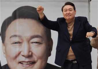 바이든 대통령, 우크라이나 대통령을 푸틴 대통령이라 발언 후 사퇴 압박 증폭!