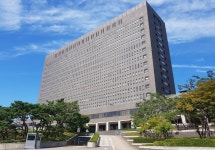 현직 검사 논문대필,  검찰출신 전 로스쿨 교수 구속기소