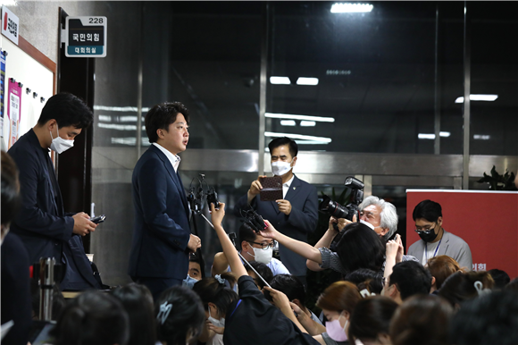 이준석 대표, 98.22%의 찬성률로 개혁신당 새 대표로 선출