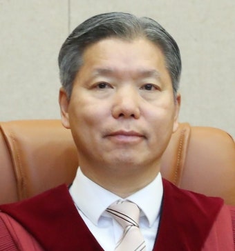 이영진 “500만원·골프의류 받은 적 없다”…공수처에 서면진술서 제출