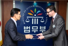 국내외 합작법무법인 첫 등장…국내 법률시장에 줄 영향은