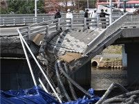 분당 정자교 붕괴사고…시설 노후화·관리 부실이 원인