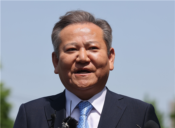 이상민 장관, 인천 지하주차장 전기차 화재 현장 점검하며 안전 대책 마련에 최선