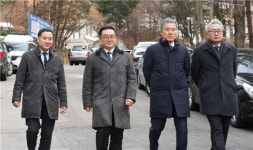 두산건설 대표도 은행주공 방문…포스코·두산 수주전 가열