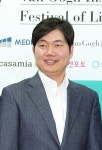 그린아트앤미디어 | [인생책] 미디어앤아트 지성욱 대표, 자신만의 별을 찾다…박웅현 '여덟단어'
