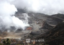 [북포토] 활화산에 시 읽어주는 이색 낭독회