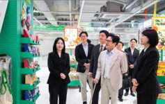이재현 CJ회장, 명동올리브영 방문…美서도 지속 가능한  K뷰티 생태계 구축