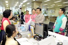 고운한복 입고 미소행정